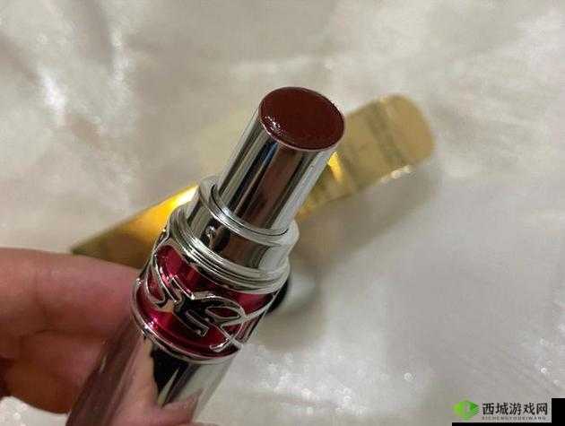 YSL 水蜜桃 861 口红：迷人魅力之选